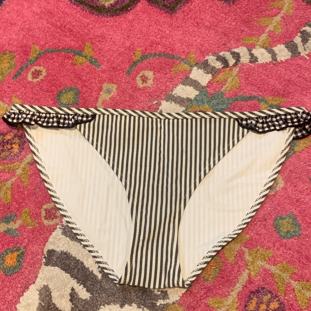 NWT AERIE STRIPED RUFFLE BIKINI BOTTOM